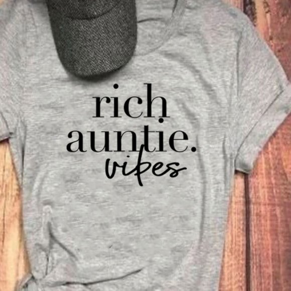 Rich Auntie Vibes T-Shirt - Picture 6 of 6